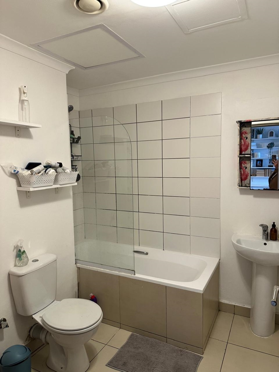 To Let 1 Bedroom Property for Rent in Woodstock Western Cape